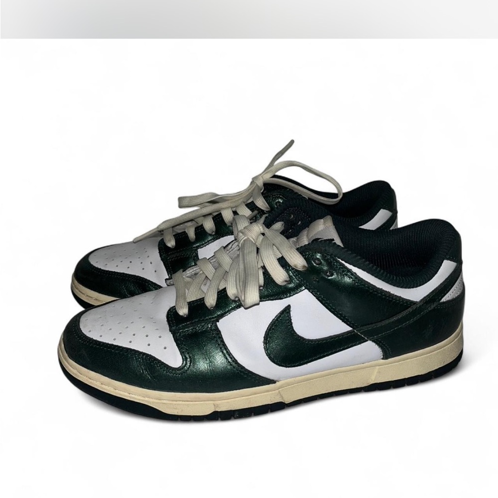 Nike Dunk women’s vintage green size 10.5